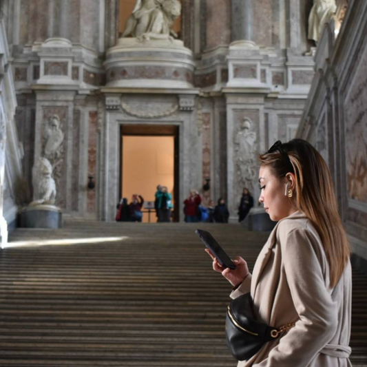 Guide audio intelligent et billet d'entrée pour visiter le Palais Royal de Caserta et les Jardins Anglais en train de Naples | inStazione